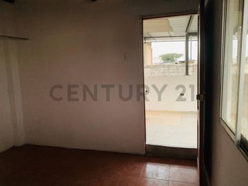 Venta Casa Rentera de Oportunidad en Sauces 6