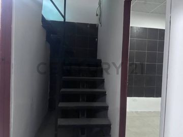 Venta Casa Rentera de Oportunidad en Sauces 6