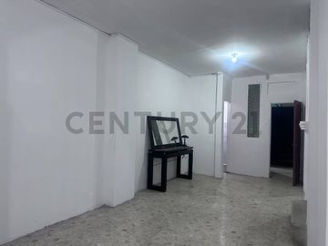 Venta Casa Rentera de Oportunidad en Sauces 6