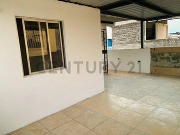Venta Casa Rentera de Oportunidad en Sauces 6