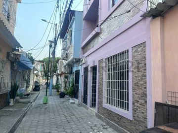 Venta Casa Rentera de Oportunidad en Sauces 6
