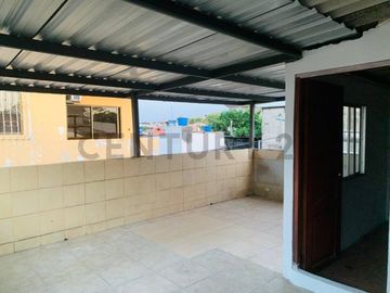 Venta Casa Rentera de Oportunidad en Sauces 6