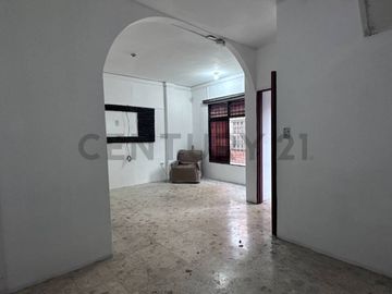 Venta Casa Rentera de Oportunidad en Sauces 6