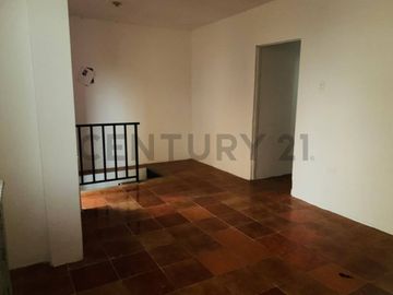 Venta Casa Rentera de Oportunidad en Sauces 6