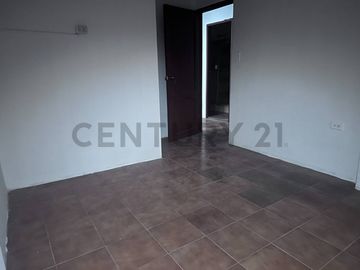 Venta Casa Rentera de Oportunidad en Sauces 6