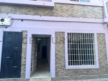 Venta Casa Rentera de Oportunidad en Sauces 6