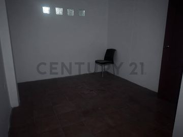Venta Casa Rentera de Oportunidad en Sauces 6
