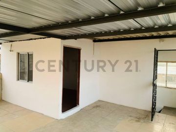 Venta Casa Rentera de Oportunidad en Sauces 6