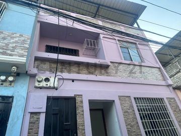Venta Casa Rentera de Oportunidad en Sauces 6
