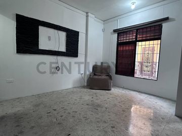 Venta Casa Rentera de Oportunidad en Sauces 6