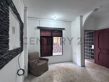 Venta Casa Rentera de Oportunidad en Sauces 6