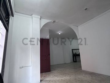 Venta Casa Rentera de Oportunidad en Sauces 6