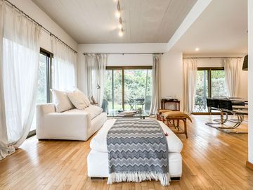Moderna casa de 3 dormitorios en venta en Country Club Newman