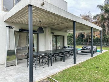 Moderna casa de 3 dormitorios en venta en Country Club Newman
