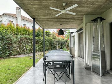 Moderna casa de 3 dormitorios en venta en Country Club Newman