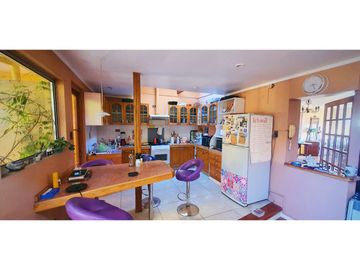 Iluminada, céntrica y cómoda casa familiar en Recreo