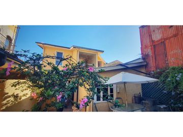 Iluminada, céntrica y cómoda casa familiar en Recreo