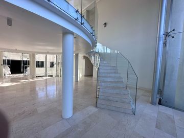 !Atención Amantes del mar,! oportunidad única que no querrán dejar pasar. Se liquida lindo departamento con vista de lujo.