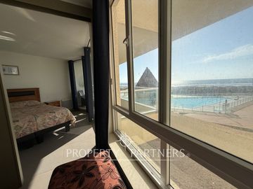 Acogedor departamento amoblado en condominio con vista al mar