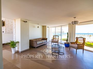 Acogedor departamento amoblado en condominio con vista al mar
