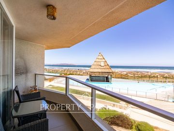 Acogedor departamento amoblado en condominio con vista al mar
