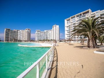 Acogedor departamento amoblado en condominio con vista al mar