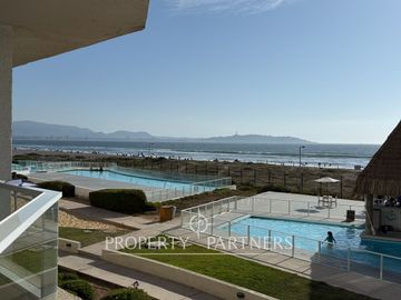 Acogedor departamento amoblado en condominio con vista al mar