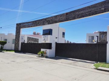 VENTA CASA ZONA CUAUTLANCINGO, VW, PERIFÉRICO, FRACC. ARDENAS!!