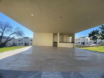 Casa en Venta en Colinas del Santuario, Roof Garden, 3 Recámaras !!