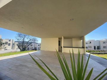 Casa en Venta en Colinas del Santuario, Roof Garden, 3 Recámaras !!