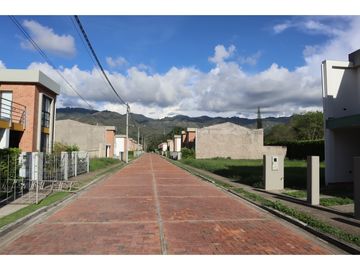 VENDO CASA EN CONDOMINIO EN GUADUAS