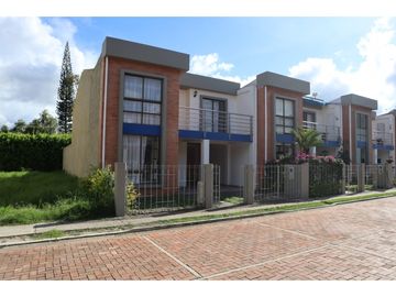 VENDO CASA EN CONDOMINIO EN GUADUAS