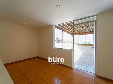 DEPARTAMENTO EN VENTA DÚPLEX CON TERRAZA EN LA AURORA MIRAFLORES