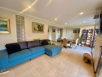 Luminosa y Acogedora casa de Dos pisos. Excelente ubicación, Cercano a Colegios