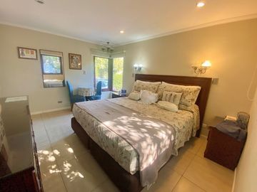 Luminosa y Acogedora casa de Dos pisos. Excelente ubicación, Cercano a Colegios