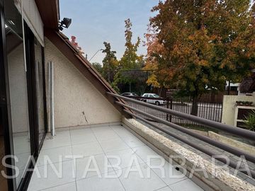 Casa de Dos Pisos con Subterráneo