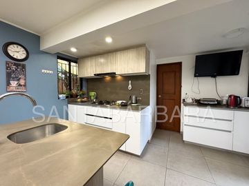 Casa de Dos Pisos con Subterráneo