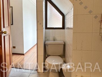 Casa de Dos Pisos con Subterráneo