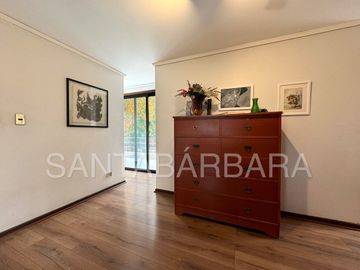 Casa de Dos Pisos con Subterráneo