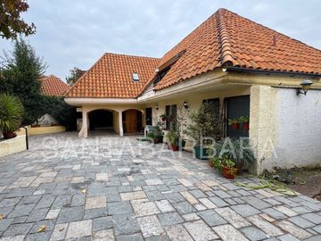 Casa de Dos Pisos con Subterráneo