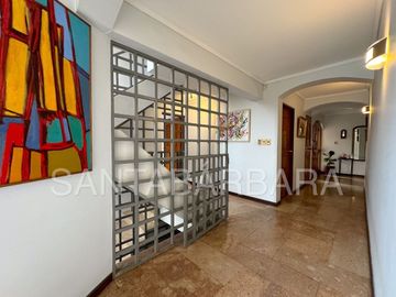 Casa de Dos Pisos con Subterráneo