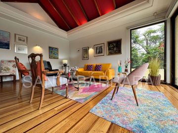 Casa de Dos Pisos con Subterráneo