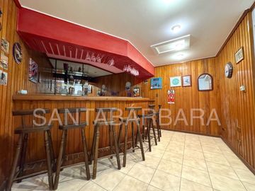 Casa de Dos Pisos con Subterráneo