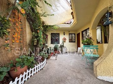 Casa de Dos Pisos con Subterráneo