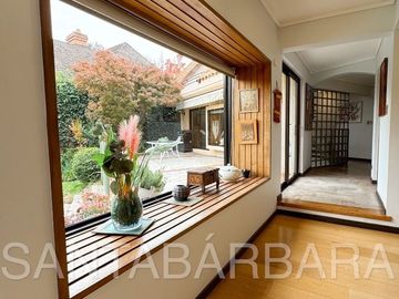 Casa de Dos Pisos con Subterráneo