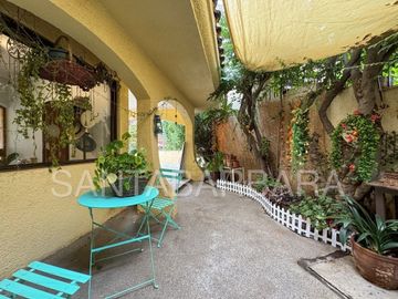 Casa de Dos Pisos con Subterráneo