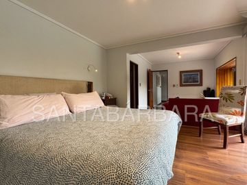Casa de Dos Pisos con Subterráneo