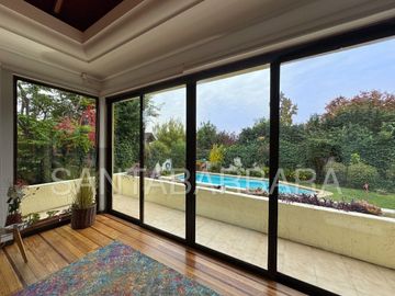 Casa de Dos Pisos con Subterráneo