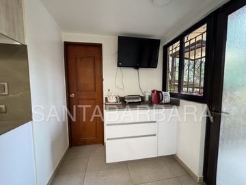 Casa de Dos Pisos con Subterráneo