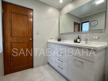 Casa de Dos Pisos con Subterráneo